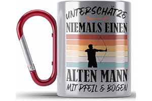 Trendation - Bogenschießen Geschenk Erwachsene Edelstahl Tasse Karabiner Unterschätze Niemals Einen Alten Mann mit Pfeil und Bogen Männer Bogensport Archery (Rot)
