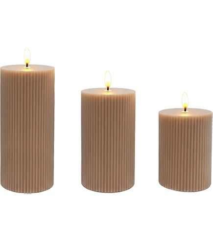 Relaxdays LED Kerzen, 4er Set, HxD: 13 x 7,5 cm, flackernde Flamme, Echtwachs, Rillen, flammenlose Blockkerzen, Farbwahl Beleuchtung