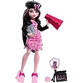 Monster High Kolej ceketi, yıllık, senaryo ve film dekorları dahil, film kul&uuml;b&uuml; temalı Gizemli Yıllık Draculaura bebek ve aks
