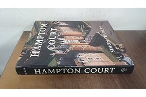 Hampton Court: A Social and Architectural History (The Paul Mellon Centre for Studies in British Art)