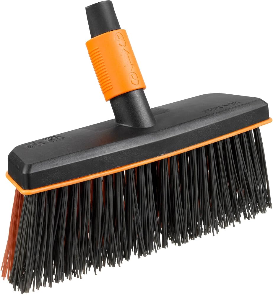 Fiskars Çok amaçlı süpürge, süpürge başlığı, genişlik: 26 cm, plastik kıllar, siyah/turuncu, QuikFit, 1001417