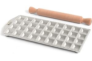 Marcato Ravioli Maker Press, Ravioli Machine, Homemade Ravioli Cutter, 35 mm Quadratischer Schnitt, Platz für großzügige Füllung, inklusive Holz-Nudelholz, Hergestellt in Italien