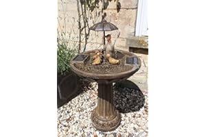 Garden Mile Novelty Duck Family Water Fountain with Umbrella - Solar Powered Freestanding Stone Bird Bath Water Feature - Garden Ornament Outdoor Decorative Centrepiece for Pond, Patio and Lawn Decor