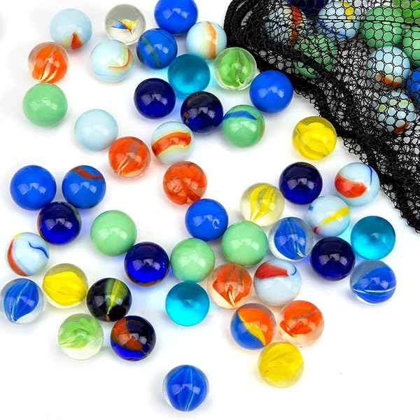 Een Compositie Van Bergkristal Edelstenen Op Zwart, Collectie Van Kleuren En Vormen Stock Foto