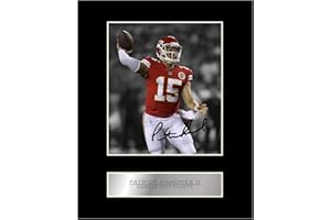 Iconic pics Patrick Mahomes II signiertes Foto mit Passepartout, 25,4 x 20,3 cm, für Wohnzimmer, NFL, Kansas City Chiefs, Modern, Querformat, Matte, 1 Stück