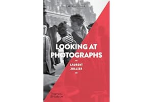 Looking at Photographs: Art Essentials: 22