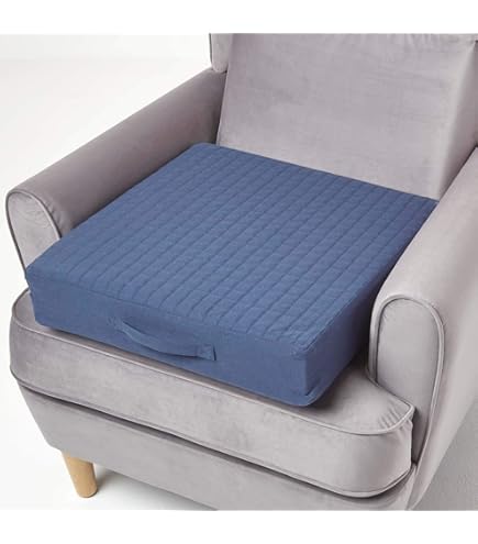 HOMESCAPES Bruin gewatteerd 3-zitsverhoger kussen met afneembare hoes 150 cm lang 10 cm diep stevig orthopedisch schuimkussen driezitsgroot zitkussen met zachte faux suède wasbare hoes