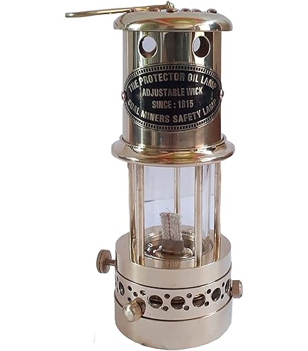Brocante olie lamp / elektrische olielamp / tafellamp met hout en