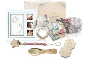 LUMS Canastilla Bebe Recien Nacido – Set Original con 6 Productos: Marco Huellas, Manta, Sonajero, Peine y Más – Cesta de Regalo Ideal para Baby Shower, Niño o Niña – Regalo Útil y Emotivo