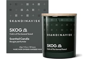 Skog Doftljus med lock 65 g - Doftnoter: Tallbarr, grankotte, björksav och liljekonvalj. Naturliga ingredienser och vegansk.