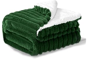 BEDELITE Kuscheldecke Flauschig Decke 150x200 - Dicke XL Sherpa Decken Grün für Couch, warme Cord Kuscheldecken Dunkelgrün weiche Fleecedecke Wohndecke als Couch Überwurf für Wohnzimmer