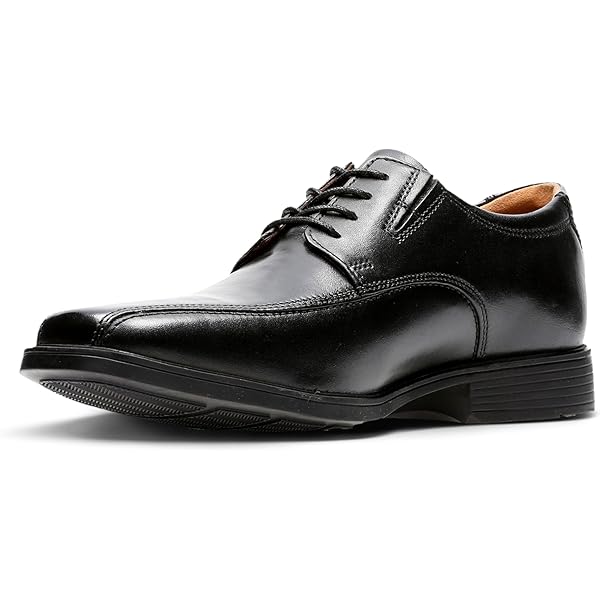 Clarks Men's Morris Low AP Oxford, Beeswax Leather, 8 price in Saudi