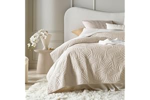 ROOM99 Feel Elegante Tagesdecke in Creme 220 x 240 cm Vielseitige Wohndecke als Bettüberwurf oder Sofaüberwurf Überwurfdecke für Bett und Sofa Steppdecke Stil Ideal als Bedspread Velvet Samt