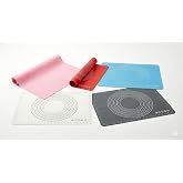 Hamur A&ccedil;ma Matı 50x40 cm ve Plastik Kesme Kazıma Aparatı &ndash; Silikon Kaymaz Mat + &Ccedil;ok Ama&ccedil;lı Mutfak Kazıyıcı Seti