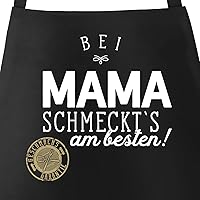 MoonWorks Grill-Schürze Küchenschürze mit Spruch Bei Mama schmeckt`s am besten Grillen Kochen Baumwoll-Schürze…