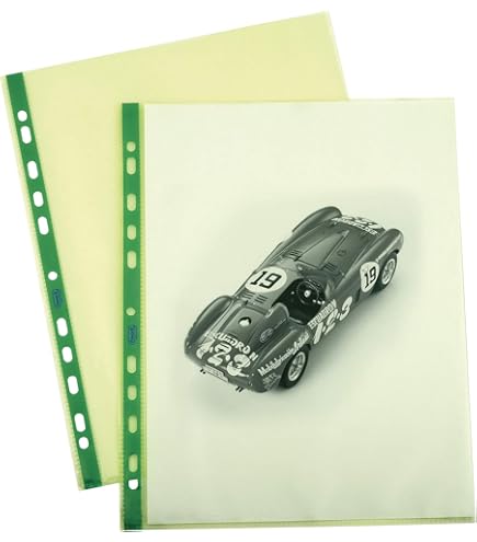 Een Betonnen Muur Met Een Glad Oppervlak Over Bijna Het Gehele Gebied Stock Afbeelding