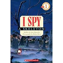 I Spy a Skeleton (Scholastic Reader%ｶﾝﾏ% Level 1) I Spy a Skeleton (Scholastic Reader, Level 1) : Marzollo, Jean