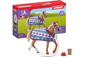 schleich HORSE CLUB | Purosangue inglese con coperta alla moda 42360 | set con cavallo, coperta, corda, cibo e mele | regalo per bambine e bambini | giocattolo dai 5 anni in su | set da 4 pezzi