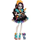 Monster High Renkli papel picado elbisesi giyen Monster High Skelita Calavera bebek, k&ouml;pek&ccedil;iği Candelita ve eskiz defteri, at
