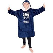 ThePyjamaFactory Felpa Con Cappuccio In Pile Per Bambini – Scritta Eat Sleep Football, Oversize E Completamente Foderata |
Felpa Calda Per Ragazzi E Ragazze, Taglie 4-8 E 7-13 Anni, Regalo Per Appassionati Di Calcio