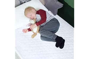 HYGGE SUPPLIES Hygge Sheets® Potty Training Bed Pads | 2Pack | 100% Waterproof | Bed Wetting Sheets for Single and Toddler Beds | Non Slip, Easy to Change at Night | Includes Free E-Book | UK Brand | White