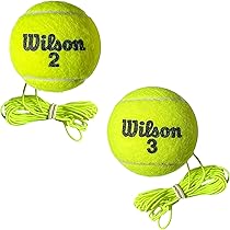 Tennisballen en racket op het tennisveld | Premium Foto