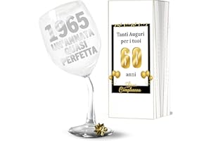 Aurìca Calice Vino Personalizzato 60 ANNI - Bicchiere Piegato Da 440ml In Cristallino Per Compleanno 60 Anni Uomo E Donna Con Scatola Regalo Inclusa - Regalo Originale 1965 Un’Annata Quasi Perfetta