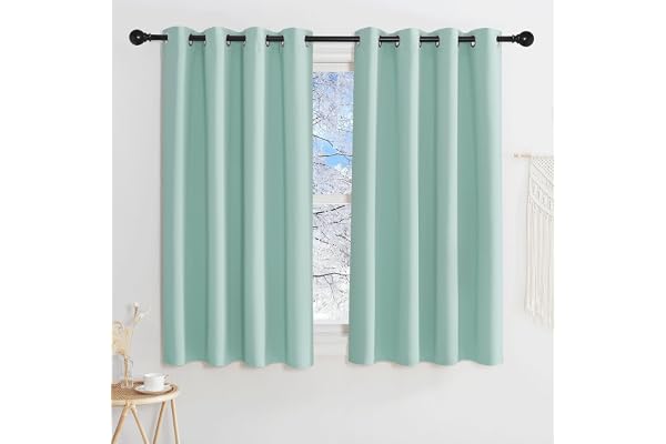 KGORGE Gardiner grön ogenomskinlig öljettgardin set om 2 korta ogenomskinliga gardiner barnrum pojke termiska gardiner med öljetter mörkläggningsgardiner, 145 x 140 cm (H x B
