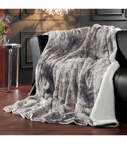 Brandsseller Knuffeldeken van imitatiebont 150x200 cm – Warme en zachte plaid met fleece achterkant, wasbaar, ideaal voor bank en bed – Zwart