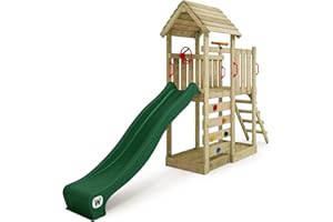 ‎WICKEY WICKEY Spielturm Klettergerüst JoyFlyer mit Holzdach & grüner Rutsche, Outdoor Kinder Kletterturm mit Sandkasten, Leiter & Spiel-Zubehör für den Garten