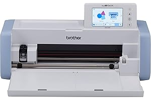 ‎BROTHER Brother ScanNCut DX 1000 Hobbyplotter: innovativ und vielseitig, mit Integriertem Scanner 600dpi, Automatikmesser, großer Heller LCD-Touchscreen