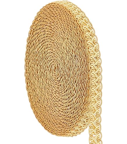 Hand schrijven op lege kaart met Boheemse versieringen op een houten tafelblad-weergave. Boho
