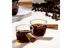 SUQ 2 Pièce Pichet à Lait en Verre avec Poignée en Bois, Mini Tasse à Lait, Tasse à Café Expresso, Plat à Sauce en Verre, pour le Café, le Thé ou le Sirop d'Érable, Sauce au Miel(50ML)