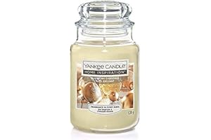 Yankee Candle Glistening Christmas - Large Jar - Warm up the holidays with a welcoming hug of creamy vanilla and soft amber