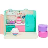 Gabby'S Dollhouse L&uuml;ks Oda, Bakey With Cakey, Kuchi ile Mutfak (İngilizce Cakey), 3 Mobilya Par&ccedil;alı ve Aksesuar Par&ccedil;alı 2 S&uuml;r