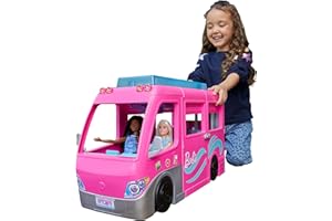 Barbie Camping-Car Transformable, avec 7 Zones de Jeu Et 60 Accessoires Inclus, Comprend Toboggan, Piscine, Pick-Up, Et Bateau pour Poupées, 76 cm, Jouet pour Enfant de 3 Ans et Plus, HCD46