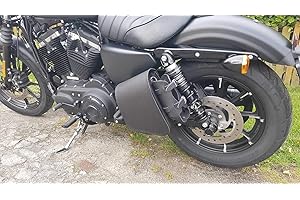 ‎ORLETANOS Road Black Seitentasche von ORLETANOS kompatibel mit Harley Davidson Sportster Satteltasche Schwingentasche Sporty 48 1200 883 Iron Schwinge Links Seite Linke schwarz Flaschenhalter Leder
