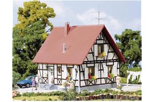 FALLER 130222 – fackverkshus, 13,8 x 8,8 x 18,2 cm