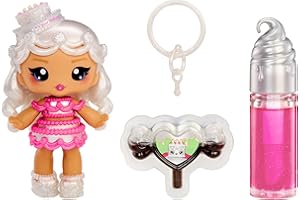Yummiland Lip Gloss Doll: Sour Sweeties - Misty Cakes - Incluye 1 Muñeca, Brillo de Labios DIY + Llavero Extraíble, Juego de Cosméticos, Coleccionable, Adecuado para Niños Mayores de 4 Años