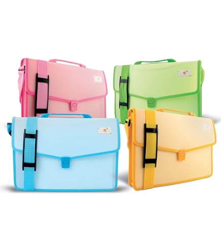 KORAT Set Valigetta Scuola Porta Documenti Con Soffietto + Coppia Squadre 45&deg; E 60&deg; &ndash; Formato 27x39 Cm &ndash; Tracolla Regolabile E Maniglia &ndash; Colori Pastello Assortiti (Azzurro, Verde Acqua, Lilla)