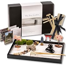 WEBEEDY Kit Zen Garden 21 x 15.7 cm, Bricolage Bac à Sable Thérapie Décoration de Méditation pour Bureau, Mini Décoration Japonaise avec Rochers Ensemble Cadeau pour Relaxation de lesprit Accessoires WEBEEDY Kit Zen Garden 21 x 15.7 cm, Bricolage Bac à Sable Thérapie Décoration de Méditation pour Bureau, Mini Décoration Japonaise avec Rochers Ensemble Cadeau pour Relaxation de lesprit Accessoires