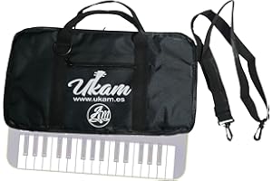 Funda UKAM acolchada 10mm Con Bolso. para mini-teclados 32 Notas compatible con: Casio SA46/SA47, SA-50/SA-51,OQAN QKB32 y KURZWEIL KP10. Medidas:47x25x7cm. Fabricado en España (10mm. con bandolera)