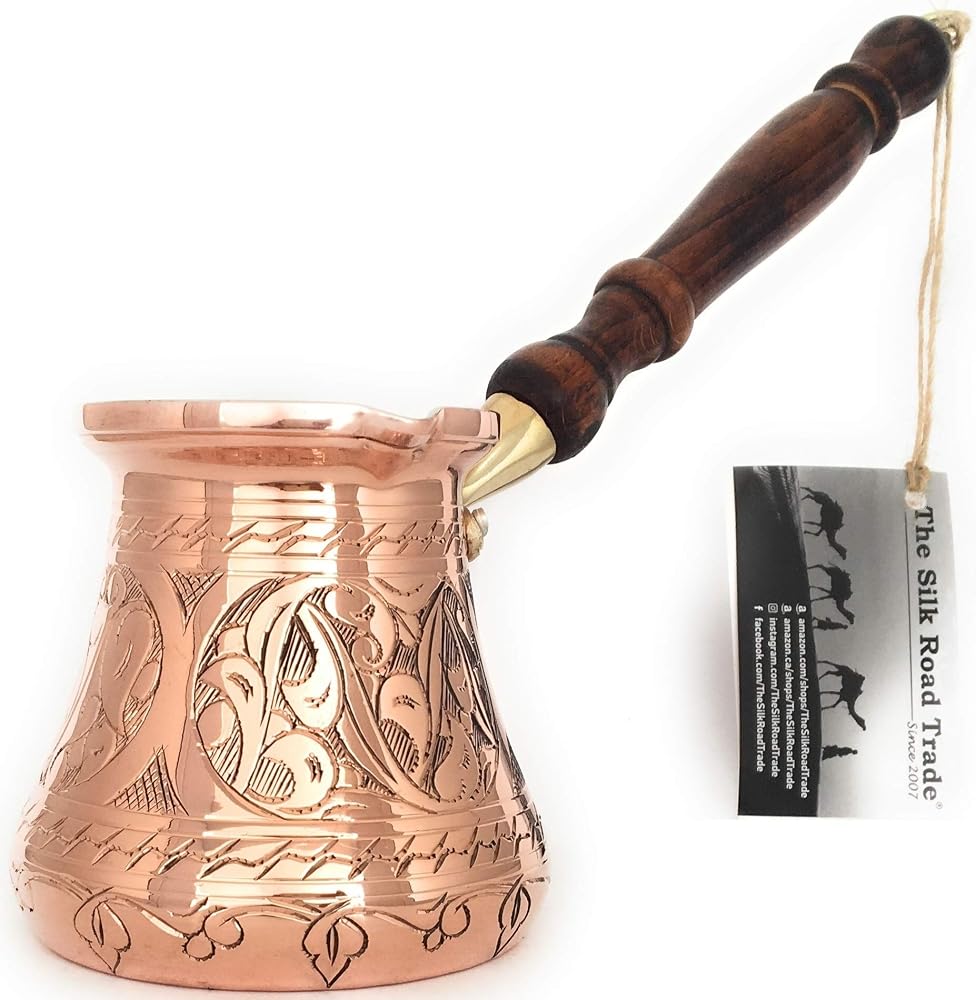 The Silk Road Trade - PC Serisi (Büyük) - En Kalın Katı Bakır Oyma ve Dövülmüş Türk Yunan Arap Kahve Demliği Ahşap Sap, Ağır Hizmet Tipi Ocak Üstü Kahve Makinesi, Cazve, Cezve, Ibrik (414 ml)