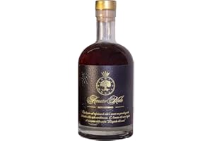 Amaro Mele, risalta sapori e profumi del Mediterraneo esaltando la prevalenza di botaniche quali il Rosmarino, il Timo, la Salvia e l'Alloro.