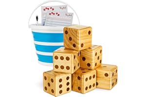 Toyfel Jeu de Dés XXL Chuck Bois de Pin Certifié FSC® - Jeu Intérieur & d‘Extérieur Enfants & Adultes – Jeu 6 Dés Géants 9 cm avec Seau Pliant Pliable, Tableau à Points Lavable & Crayon Inclus