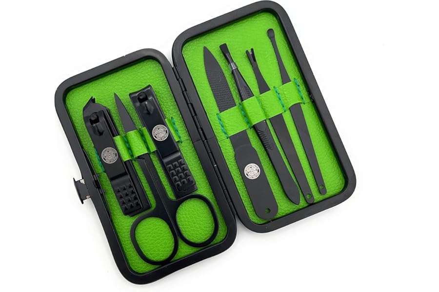 Official Licensed Celtic 7 piece Grooming Set for Him, Great Celtic gift for any occasion. Perfect Celtic FC gift for Dad. New Celtic FC Gift for 2022