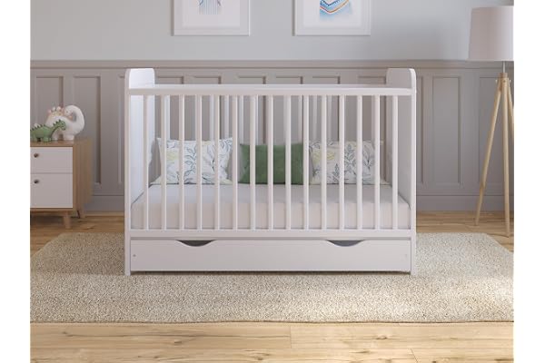 Love For Sleep Barnsäng, sidosäng, 120 x 60 cm med låda och madrass – barnsäng, bebissäng i trä, vit, babysäng, komplett set – barnsäng, som växer med spjälsäng