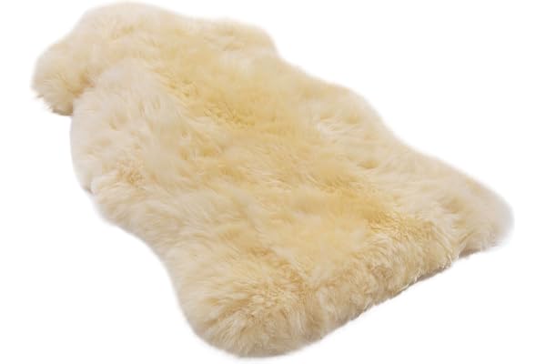 CHRIST Peau de Mouton médicale de Werner Baby – Peau de Mouton Naturelle Non tondue (qualité Allemande), pour bébé, Peau décorative, Housse de siège, Tapis, Longueur +/- 65, 75, 85, 95 cm, Beige-doré