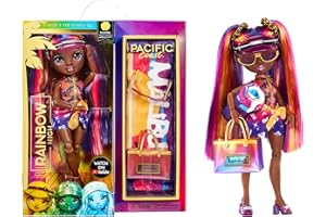 Rainbow High Pacific Coast - PHAEDRA WESTWARD - Kolorowa lalka ze strojem, wymiennymi nogami i stojakiem - Zawiera ręcznik, torbę i nie tylko - Kolekcjonerska - Prezent dla dzieci w wieku od 6 lat