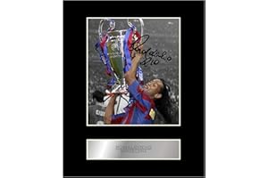 ICONIC PICS Ronaldinho Signiertes Foto mit Passepartout, Barcelona FC #2, mit Autogramm